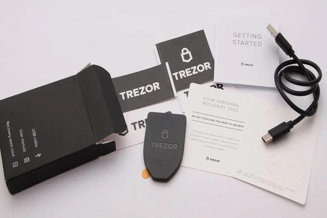 ترزور تی (Trezor T)؛ کیف‌پولی کاربردی